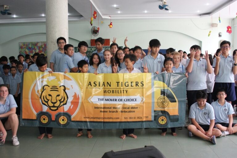 anh linh love school food drive